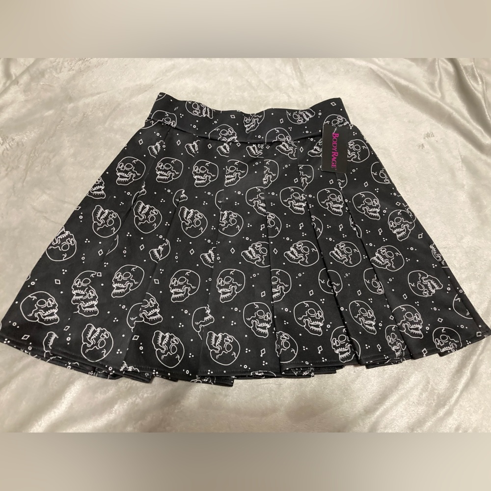 Black/White Skull Skirt NWT
